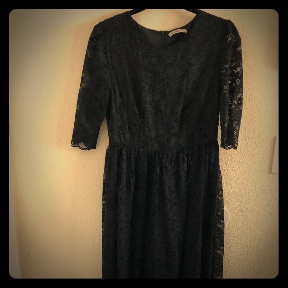 Lace maternity dress